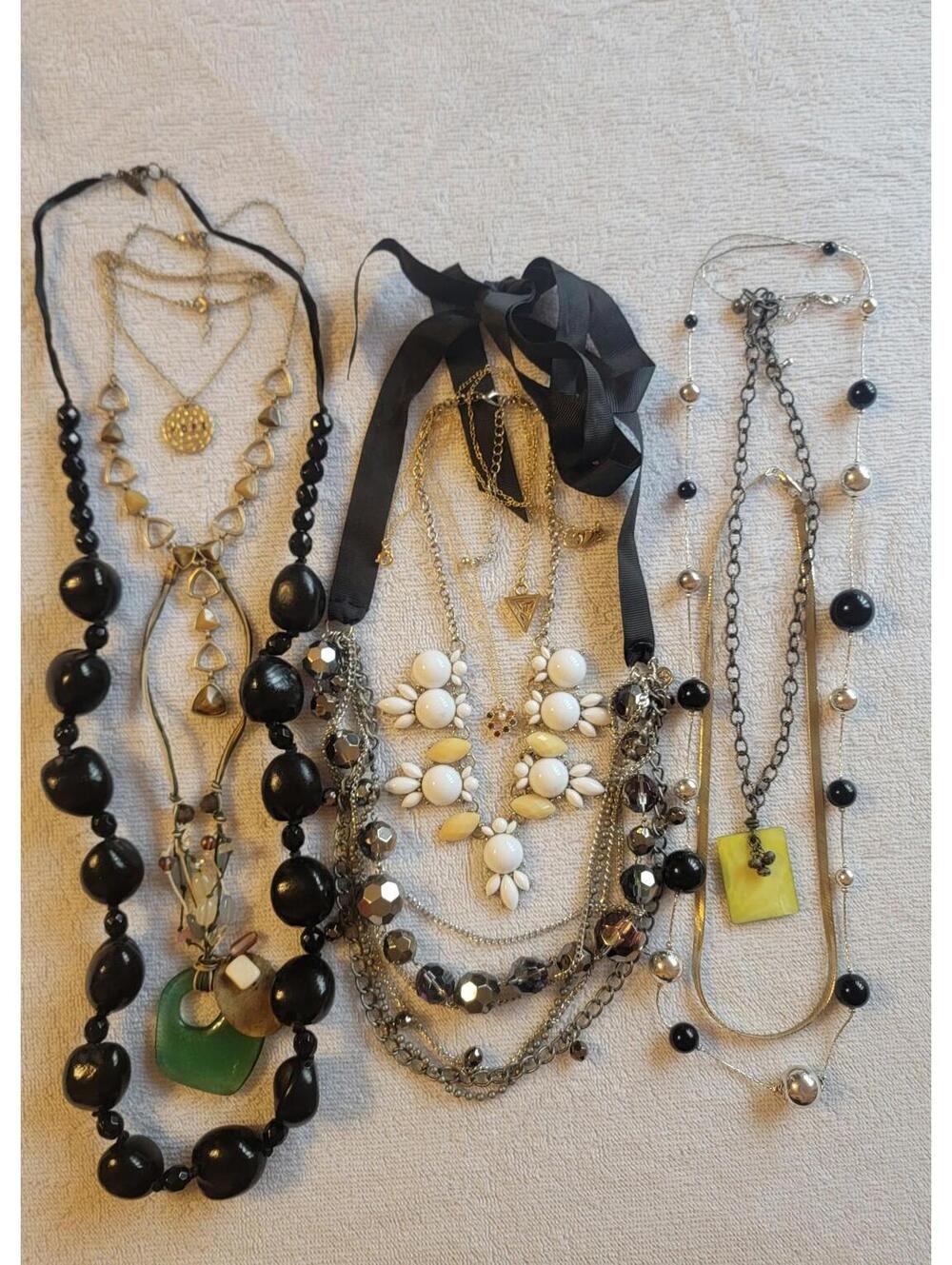 Lot of Fashion Costume Necklaces (lot 36)